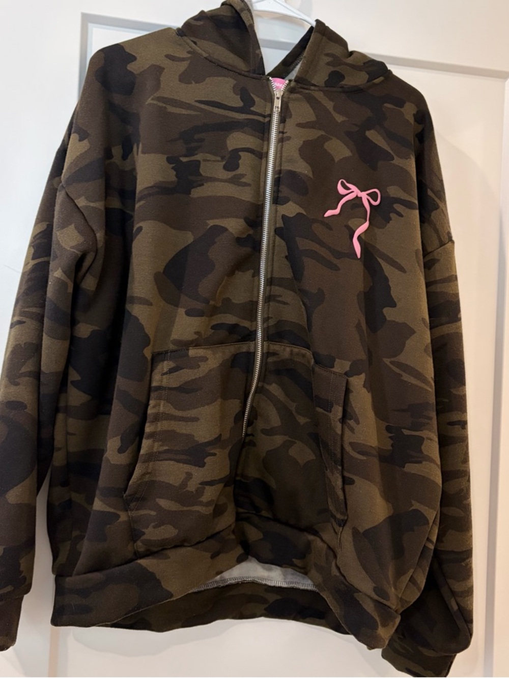 NWOT - Edikted Oversized Camo Hoodie with Pink Bows 🔥 🔥 🔥